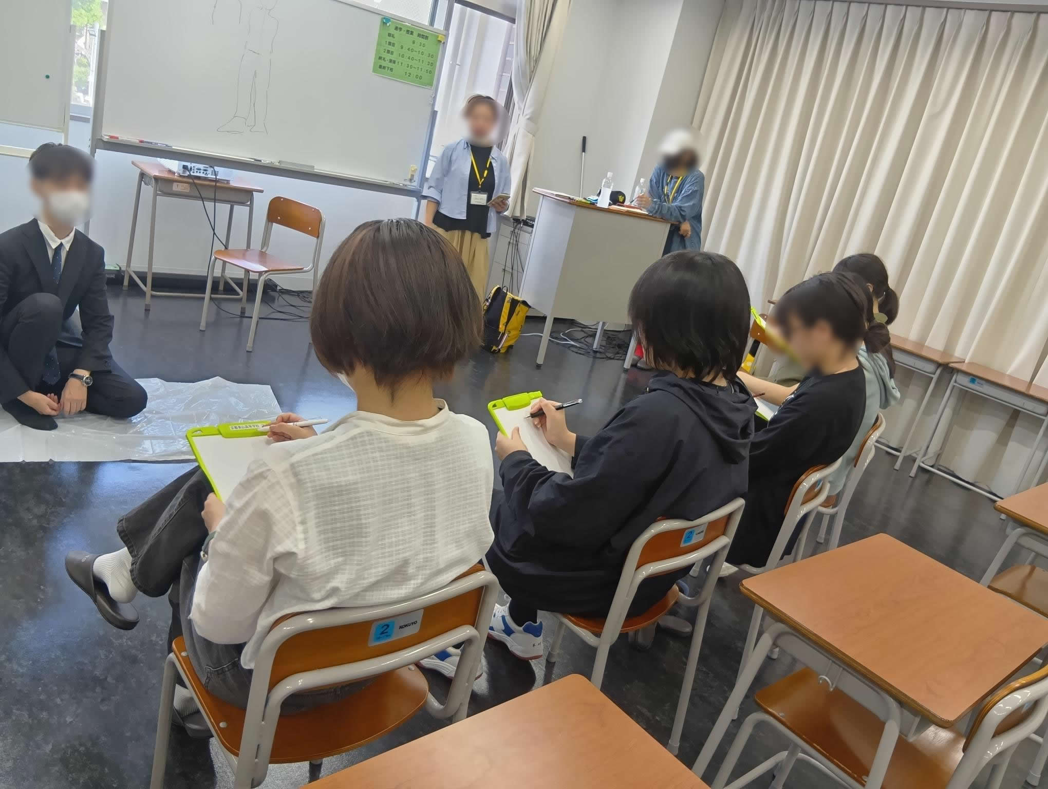 描くという姿勢を改めて感じる時間となりました。